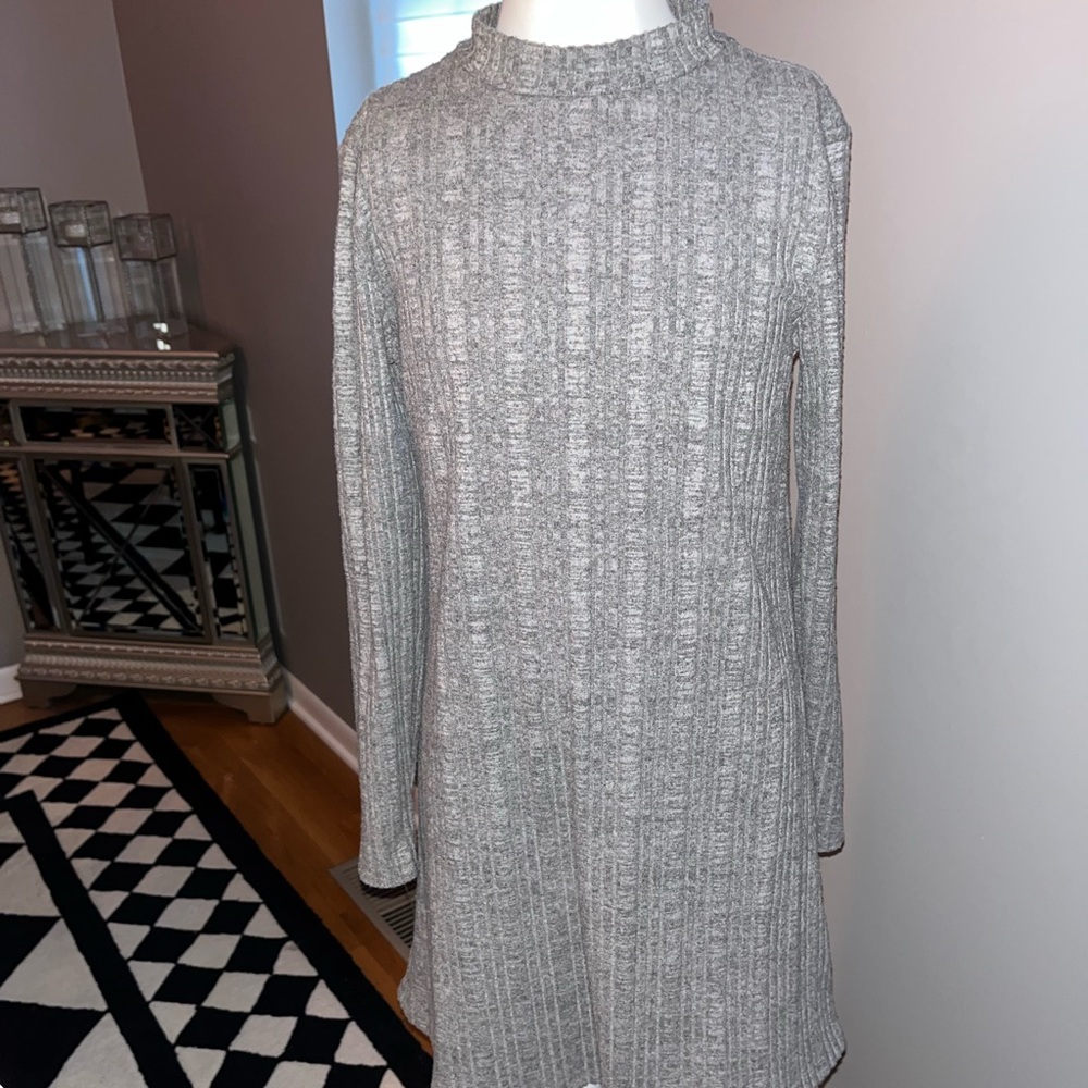 Forever 21 girls gray long sleeve dress. Size 13/14.  Worn once, washed twice.